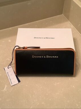 NWT Dooney & Bourke Black Leather Zip Wallet with Tan Trim and Gold Logo